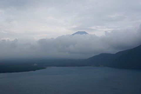 本栖湖と富士山2