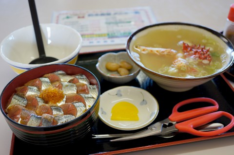 サンマ丼とカニの鉄砲汁